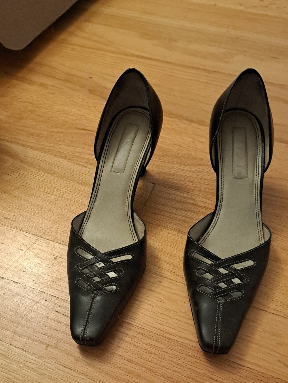 Women's Unisa Black Pointed Leather Heels 6.5